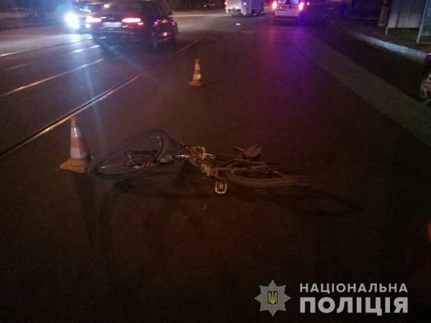 В Харькове водитель Audi сбила велосипедиста