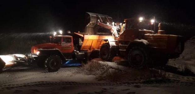 В Харьковской области выпал первый снег: на дорогах работает спецтехника