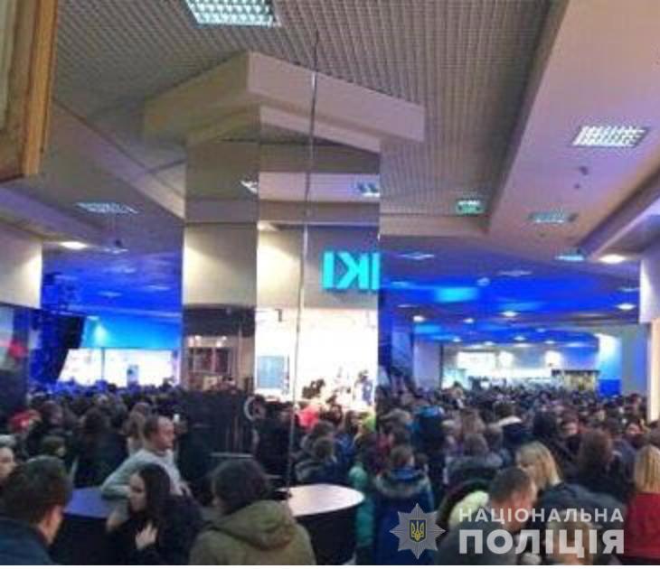 В ТРЦ “Караван” проведут учения после инцидента с распылением слезоточивого газа на концерте Насти Каменских