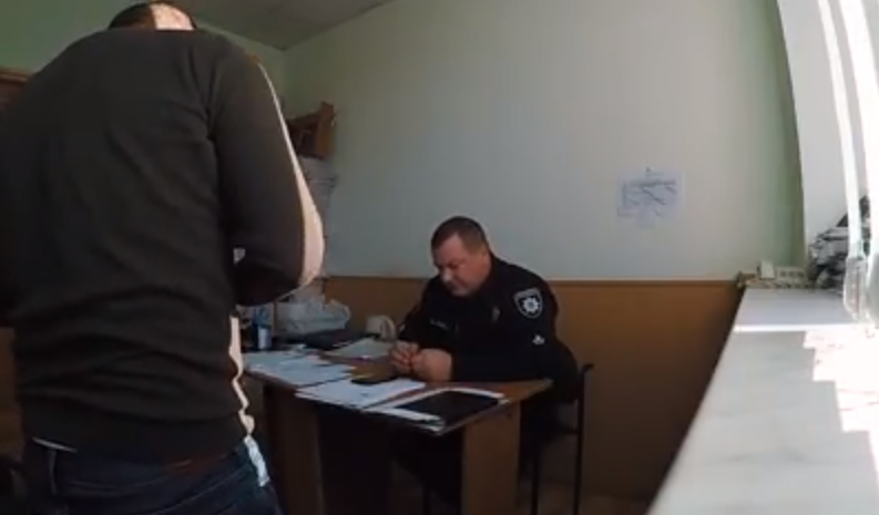 В Харькове “копы” издеваются над иностранцами – блогер (видео)