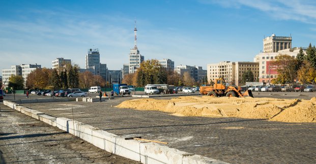 На площади Свободы установят новый большой каток и новую елку