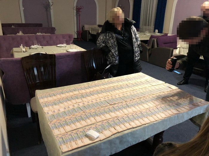 На Харьковщине чиновница налоговой попалась на крупной взятке