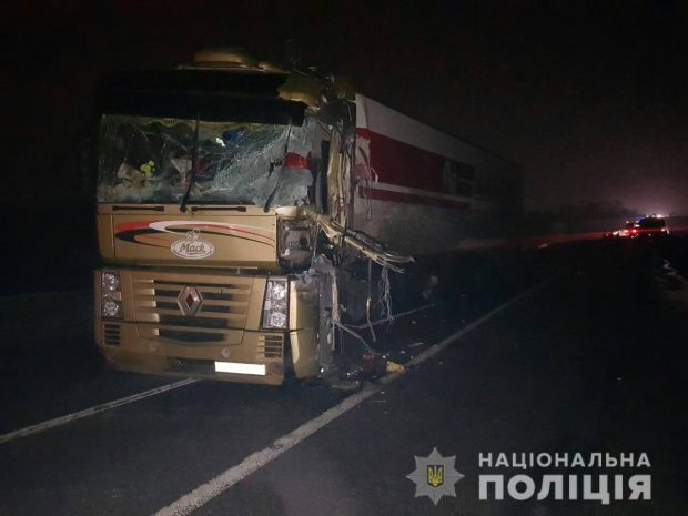 Под Харьковом столкнулись две фуры