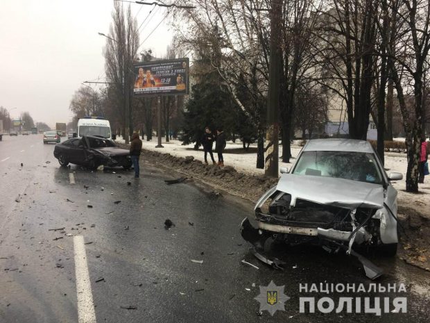На Салтовке столкнулись две иномарки