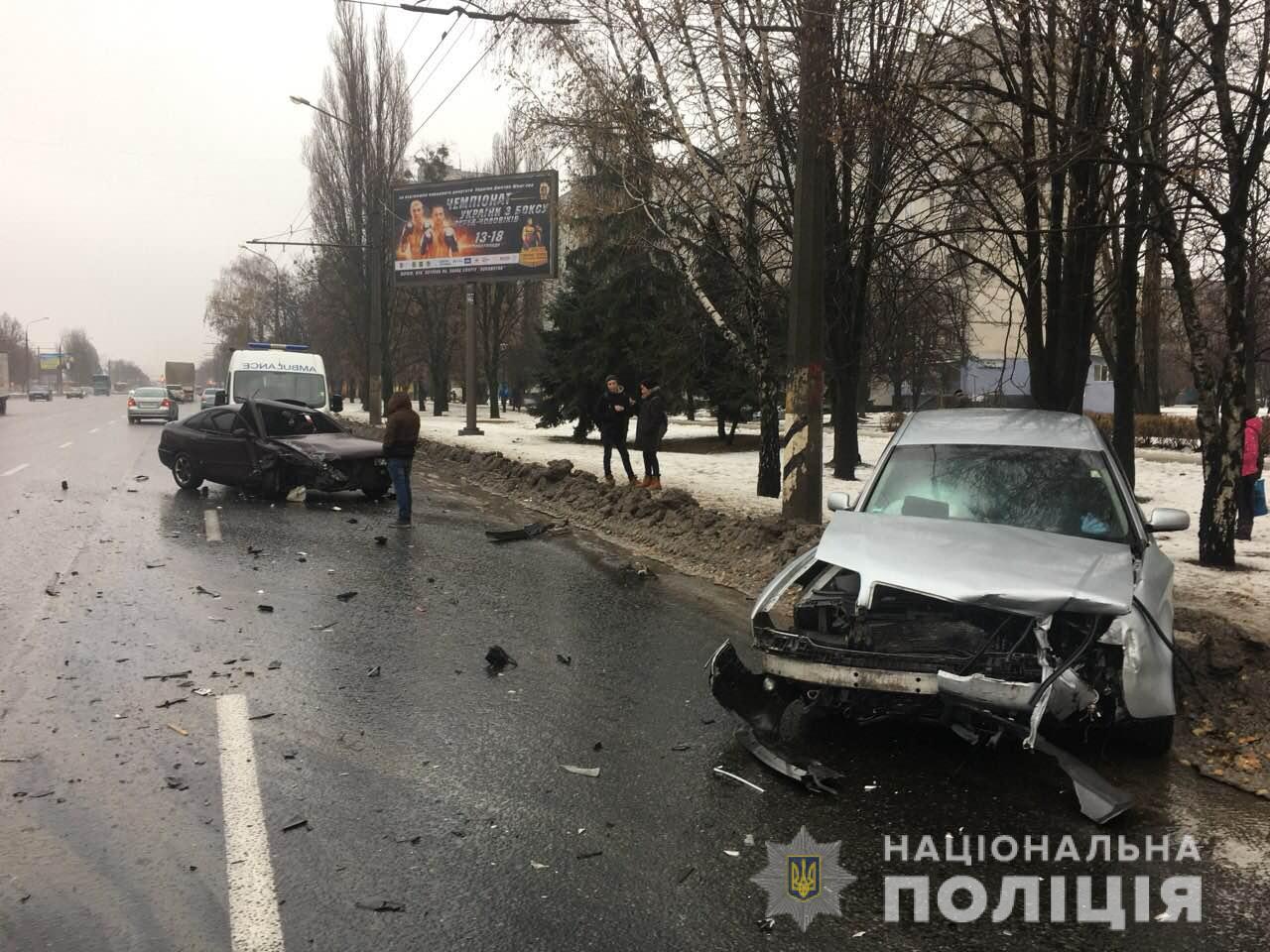 На Салтовке столкнулись две иномарки: пострадала девушка