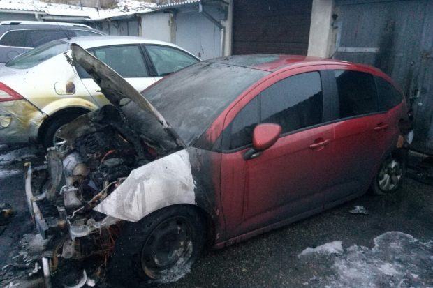 В Харькове в гаражном кооперативе сгорел Citroen