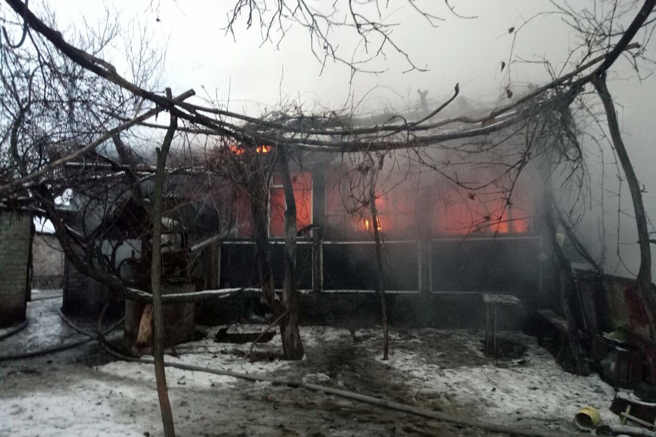 Под Харьковом из-за неосторожности с огнем сгорел дом, погиб мужчина