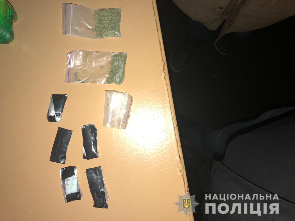 Харьковские полицейские обнаружили “закладчика”, который работает на Интернет-магазин