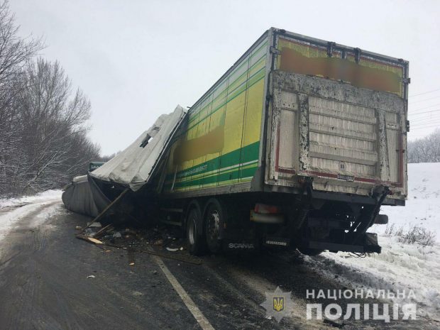 На Харьковщине в результате столкновения двух грузовиков погиб мужчина