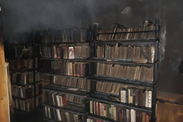 Под Харьковом горела библиотека и едва не загорелся дом культуры