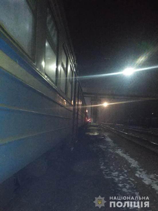 Под Харьковом электричка переехала мужчину, который лежал на путях