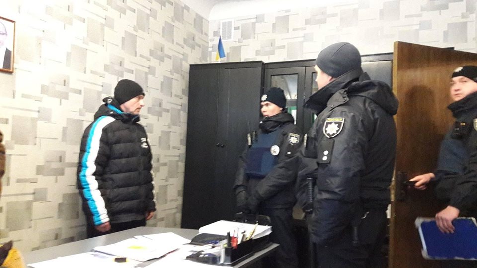 Возле школы в Харькове задержали мужчину, подозреваемого в педофилии