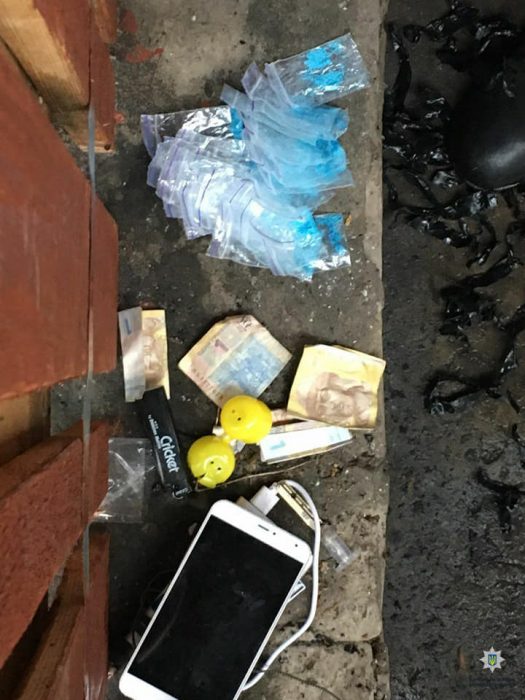 В Харькове патрульные нашли у прохожего 27 "закладок"