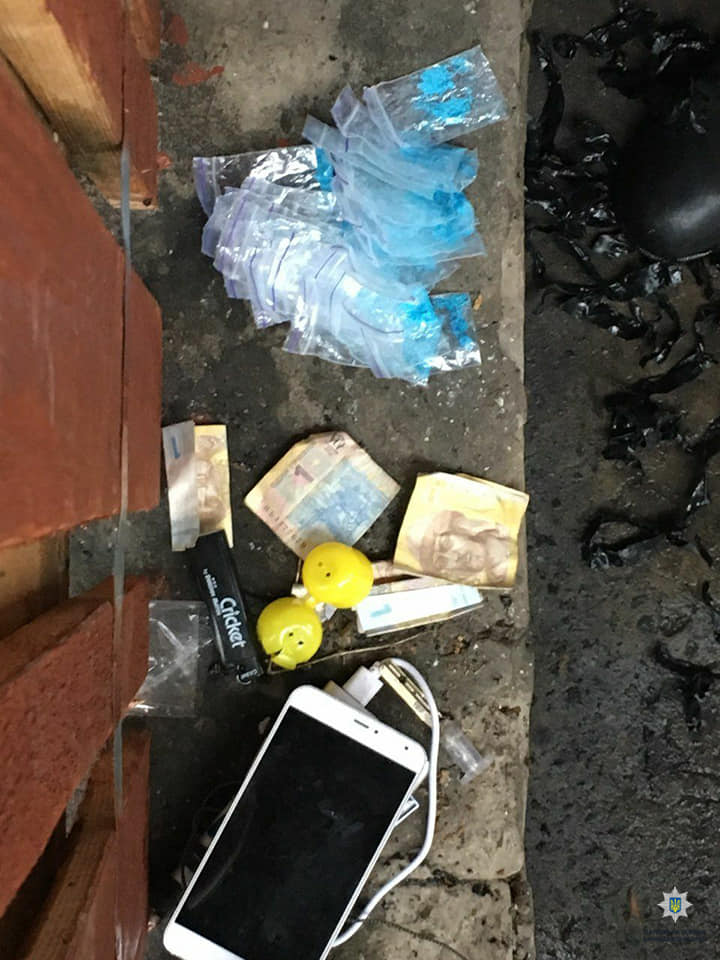 В Харькове патрульные нашли у прохожего 27 “закладок”
