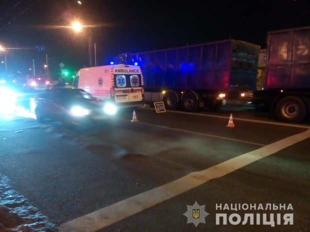 На Салтовке под колесами грузовика погиб пенсионер