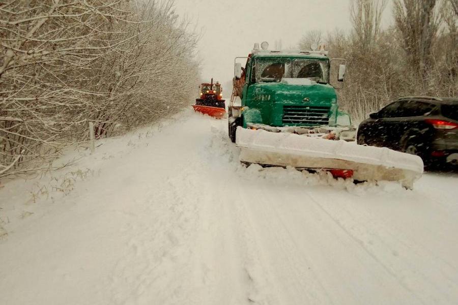 На дорогах области работает 225 единиц техники, а в 128 населенных пунктах восстановили электроснабжение