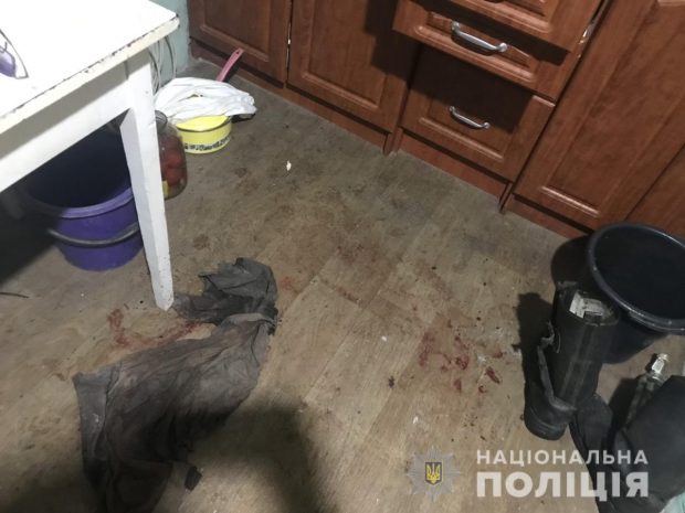 В Харьковской области жена из-за ссоры едва не зарезала мужа