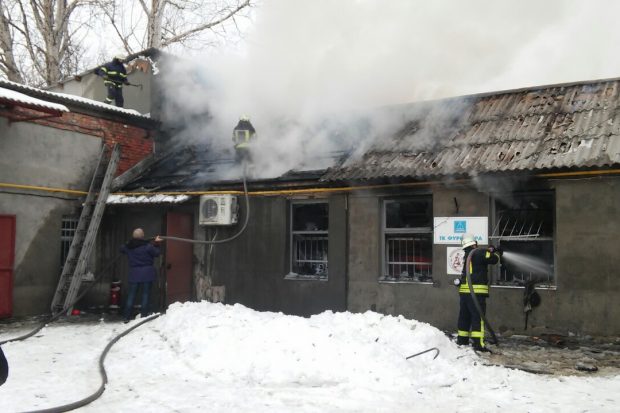 В Харькове пожар на швейных складах