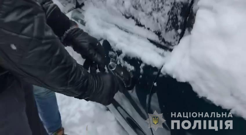 В Харькове рецидивист угнал автомобиль и “перебил” номера