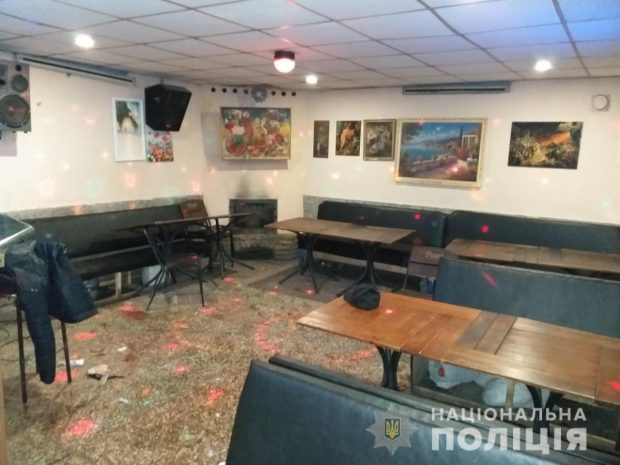 В ходе пьянки харьковчанин едва не зарезал троих посетителей кафе