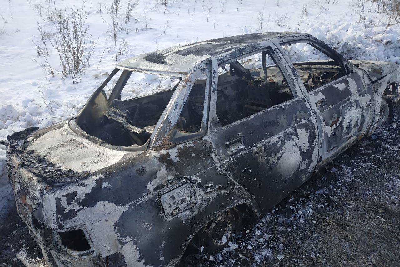 Под Харьковом на дороге сгорел автомобиль: в салоне обнаружили тело водителя