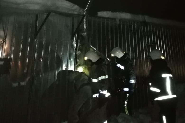 На Харьковщине спасатели ликвидировали пожар в торговом павильоне
