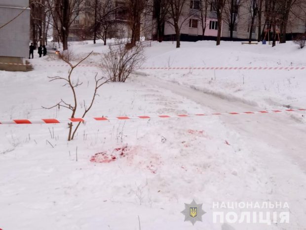 В Харькове неизвестные в масках напали на полицейского: офицер получил тяжелые ранения