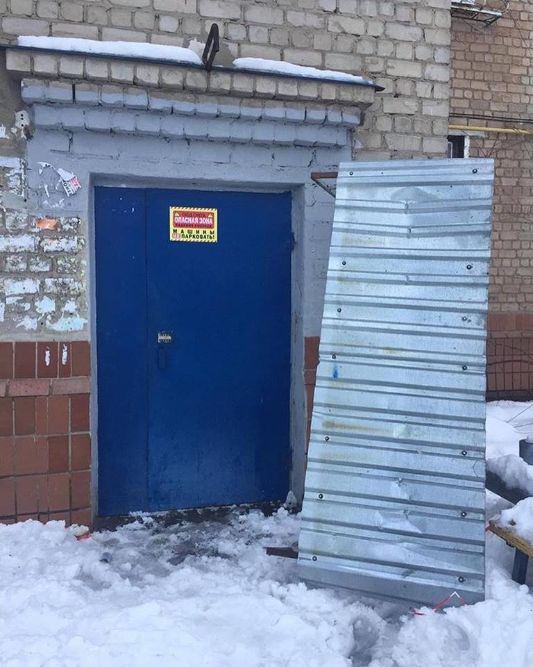 В Харькове на школьника упал козырек подъезда – соцсети