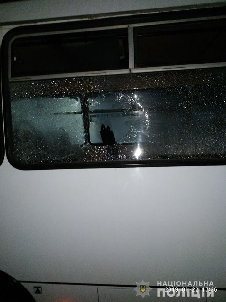 Под Харьковом в результате ссоры с водителем автобуса, мужчина отрыл огонь (фото)
