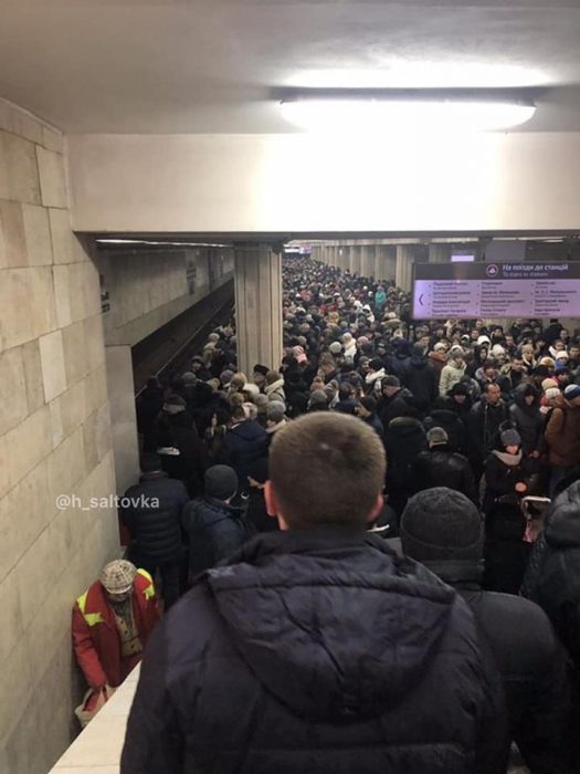 На "красной ветке" харьковского метро произошел технический сбой в работе