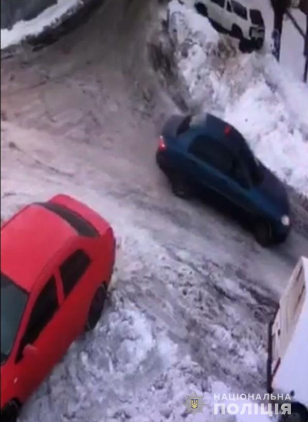 В Харькове полиция просит водителей помощи в поимке киллеров, которые напали на офицера