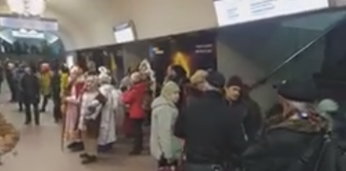 В харьковском метро спели колядники