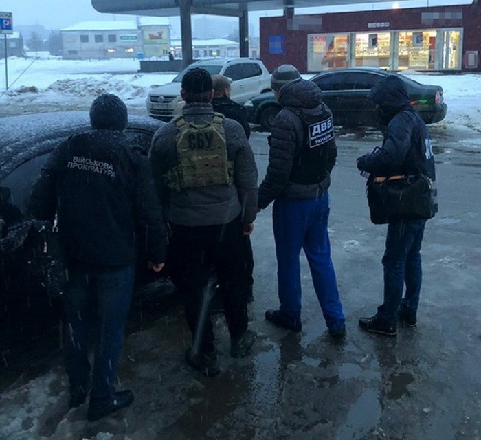 Пограничников Харьковщины поймали на взятке (фото)