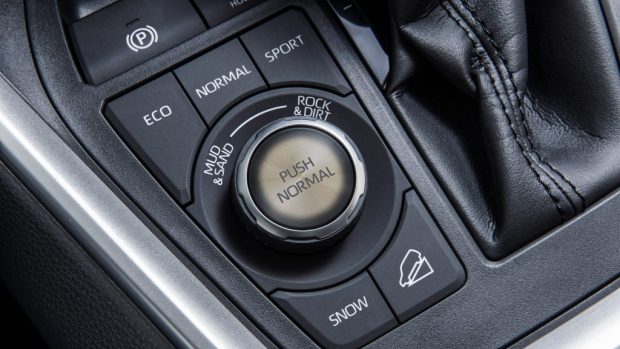 Предзаказ обновленной Toyota RAV4 пятого поколения стартовал 14 января