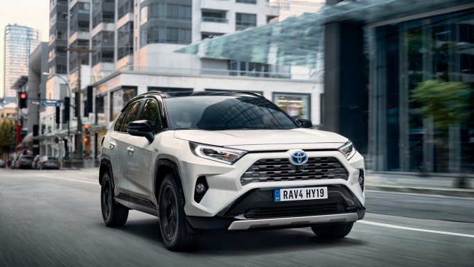 Предзаказ обновленной Toyota RAV4 пятого поколения стартовал 14 января
