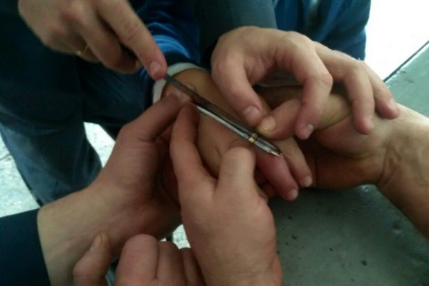 В Харькове спасатели разрезали кольцо и освободили палец 8-летнего мальчика
