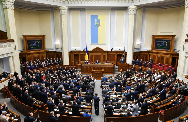 Рада закрепила в Конституции курс на ЕС и НАТО