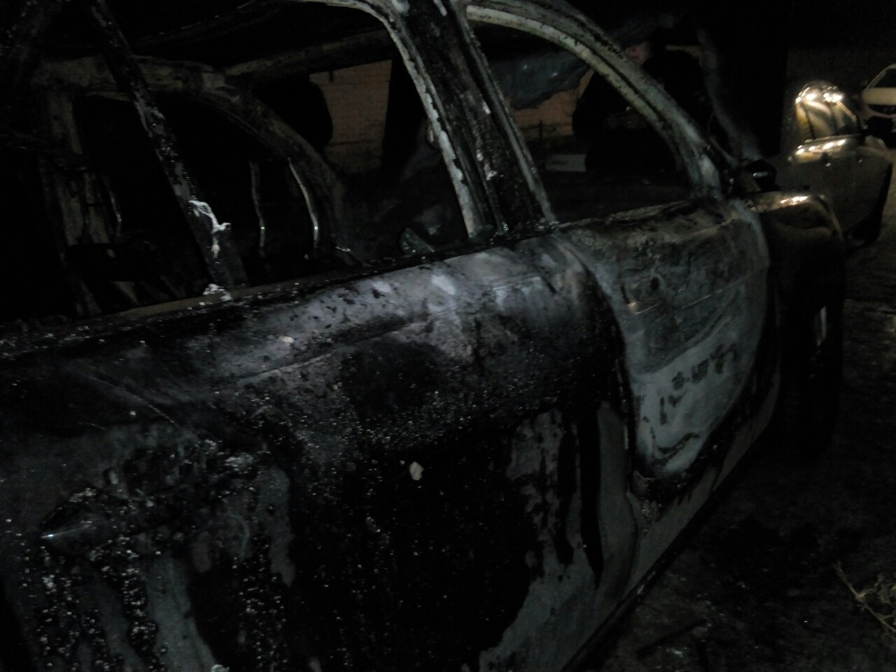 На Салтовке сгорел новый Mercedes