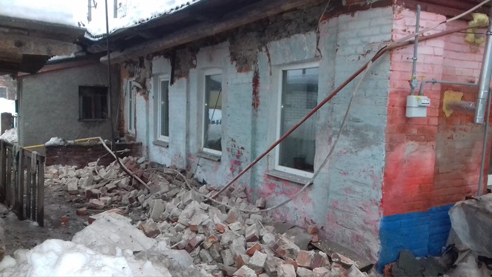 В старом доме под Харьковом рухнула крыша