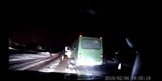 Транспортный коллапс в Роганской ОТГ: чиновники перекладывают вину друг на друга