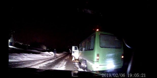 Транспортный коллапс в Роганской ОТГ: чиновники перекладывают вину друг на друга