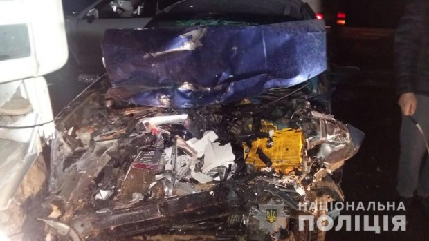 На трассе под Харьковом столкнулись три автомобиля