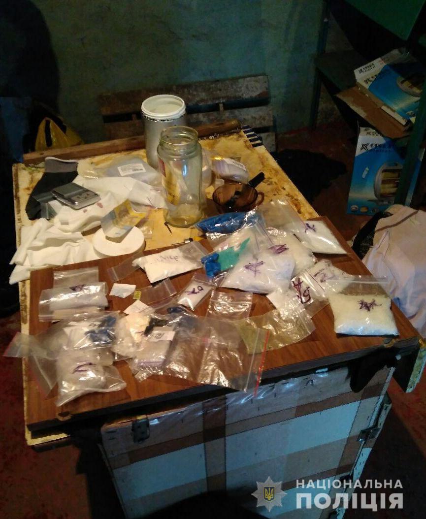 На Харьковщине разоблачили преступную группировку, которая больше года распространяла наркотики (фото)