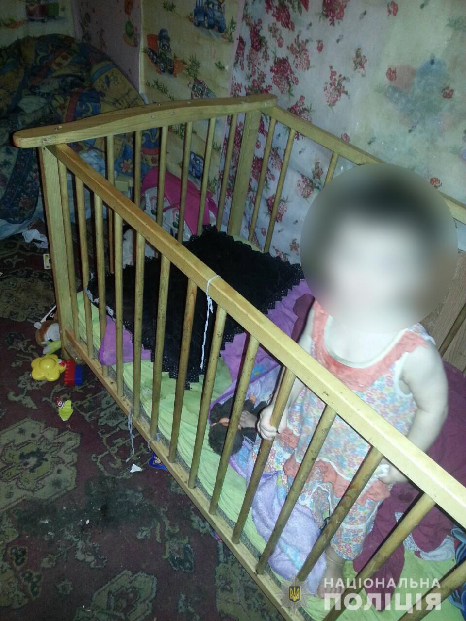 В Харькове у матери, которая не придерживалась санитарных норм, детей забрали в больницу (фото)