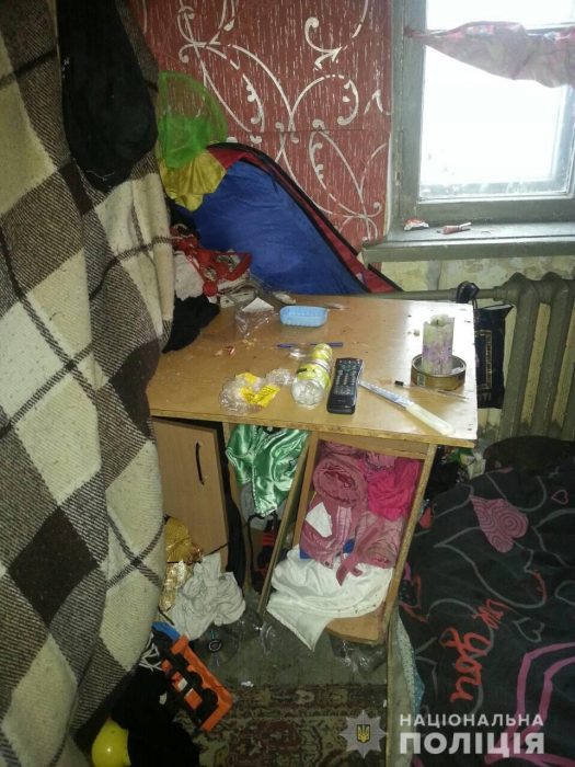 В Харькове у матери, которая не придерживалась санитарных норм, детей забрали в больницу (фото) 
