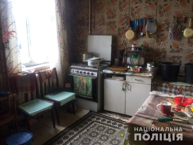 Под Харьковом двое в масках ворвались в дом, избили хозяев и украли деньги