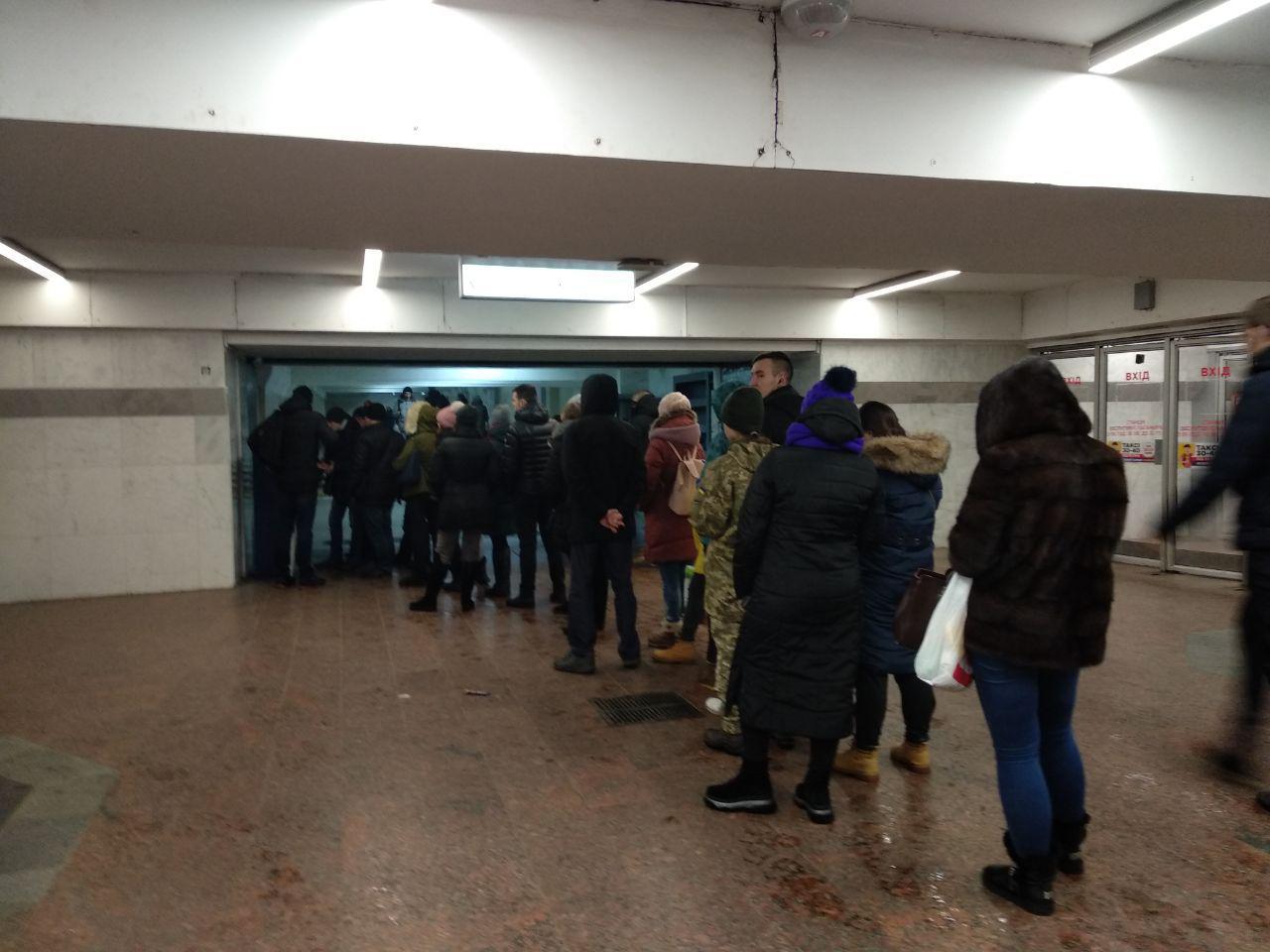 За сутки карточки на метро в Харькове пополнили почти на 17 миллионов гривен – СМИ