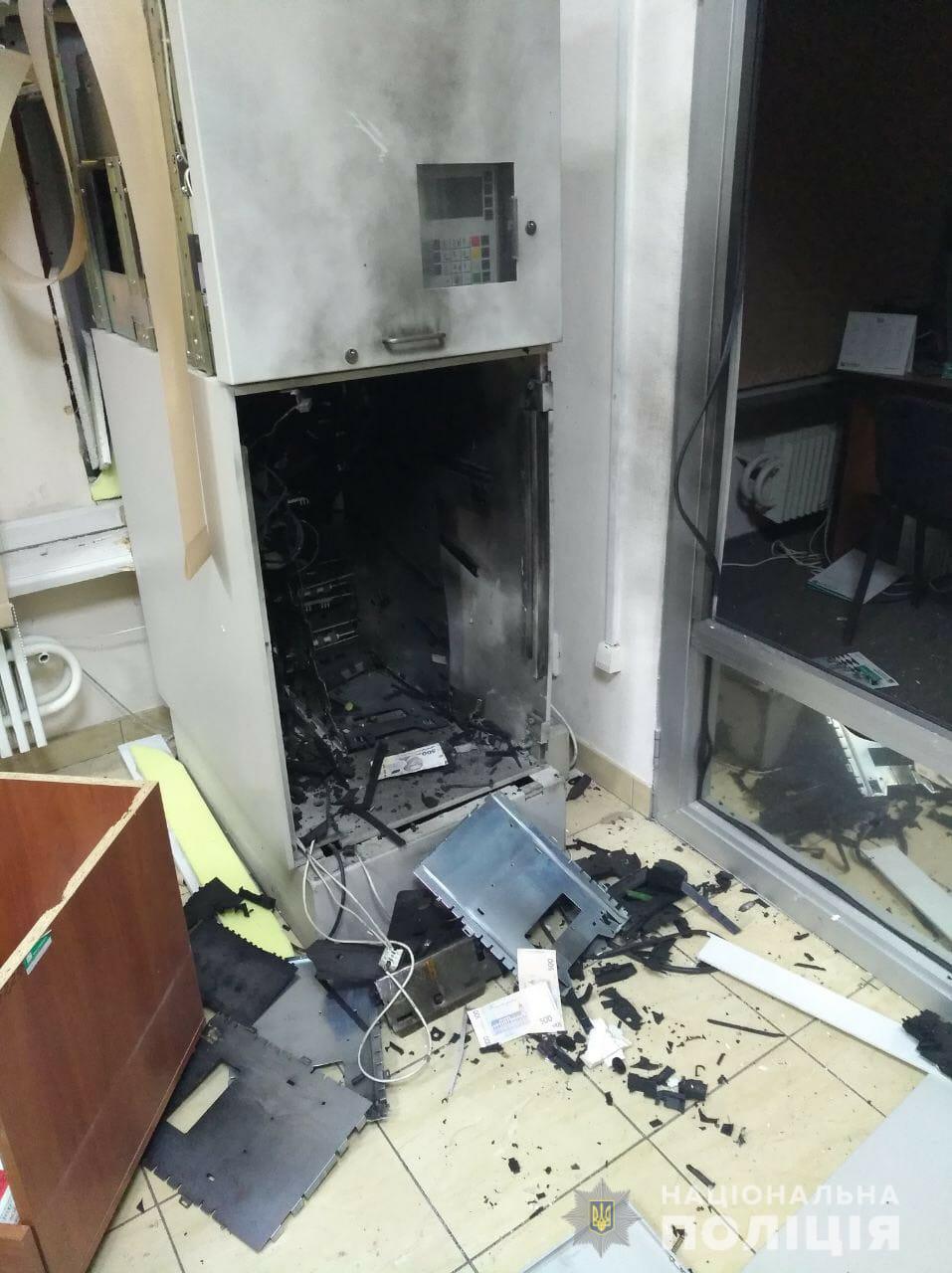 Ночью неизвестные взорвали два банкомата в Харькове (фото)