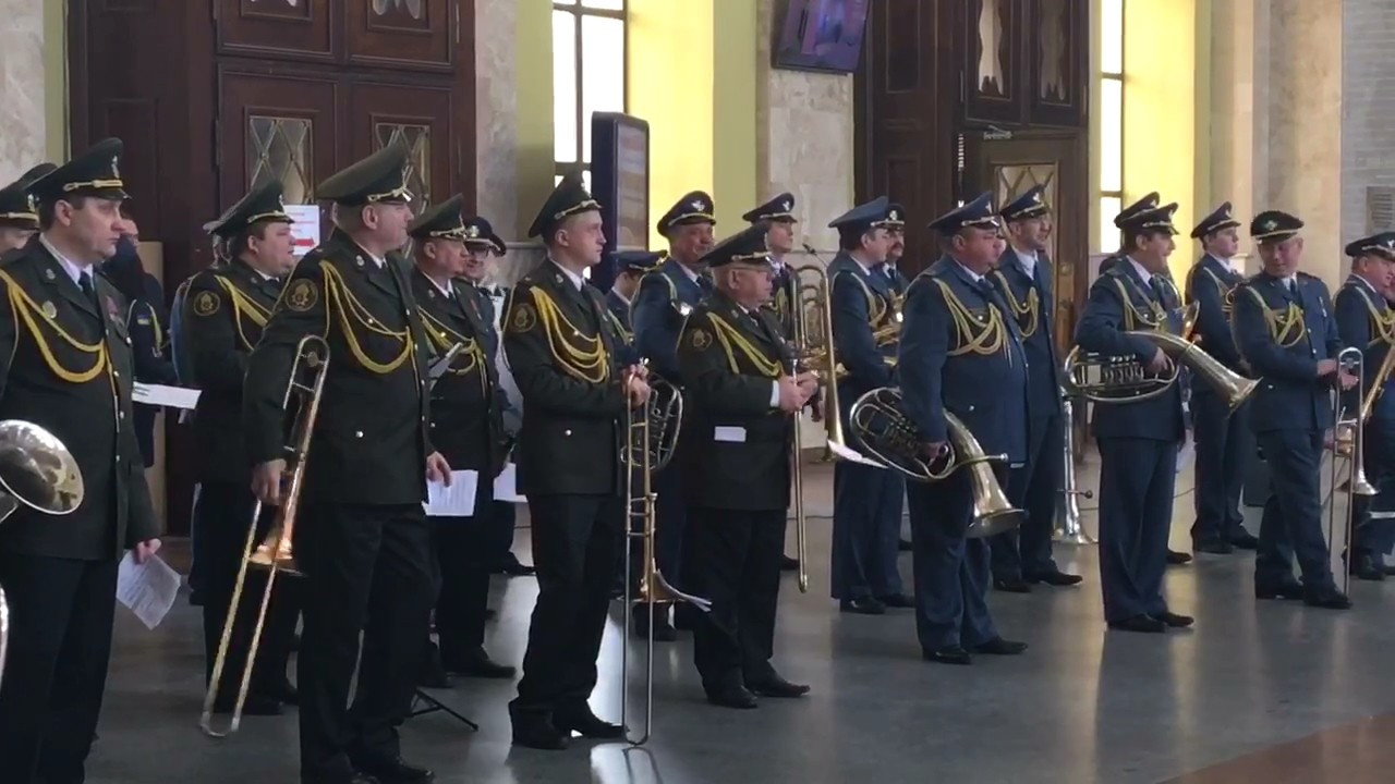 На Южном вокзале военные музыканты почтили подвиг добровольцев (видео)