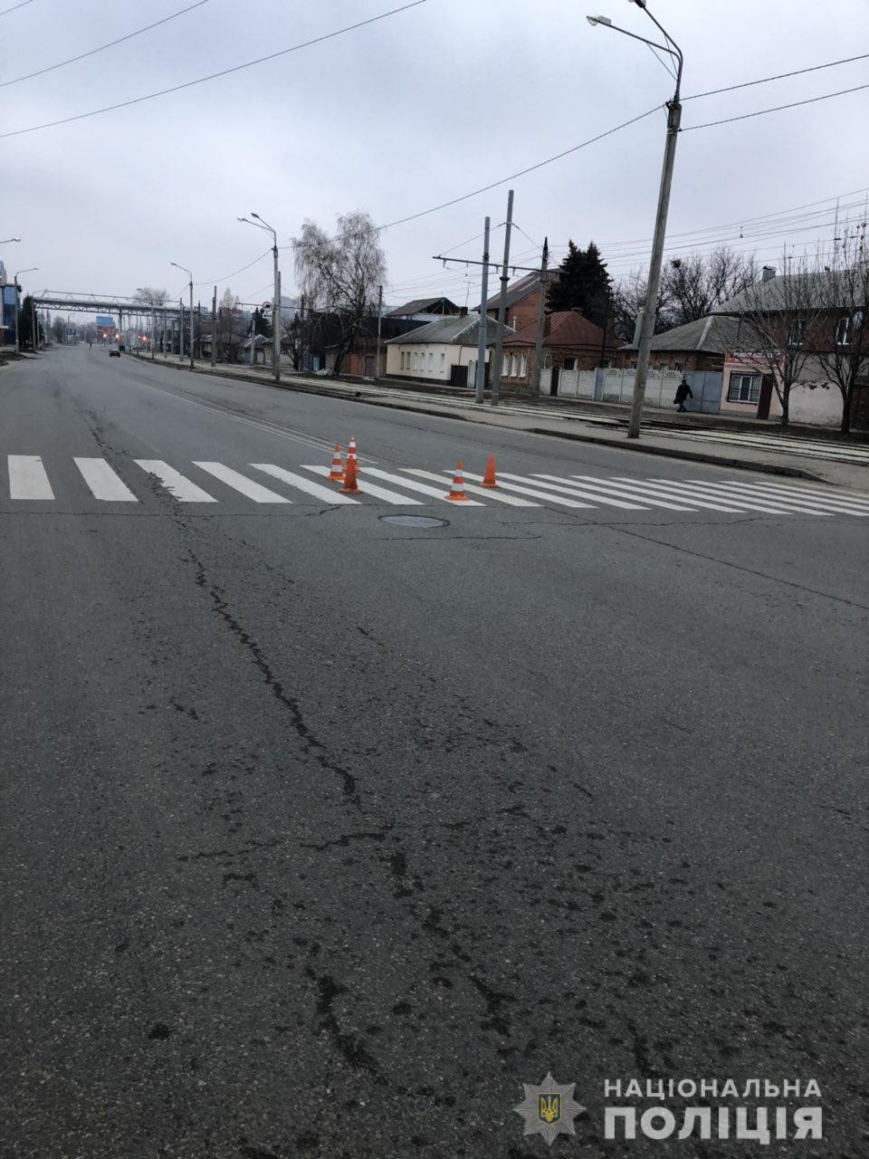 В Харькове на пешеходном переходе сбили бабушку: полиция ищет свидетелей аварии